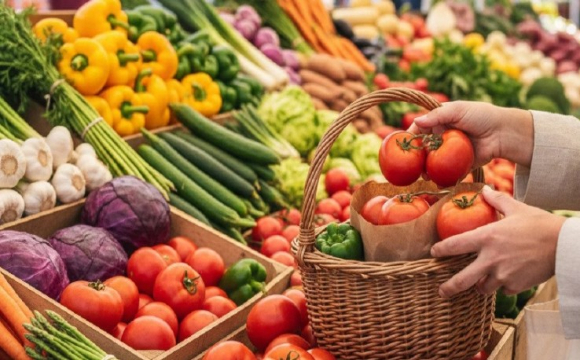 Великі знижки на продукти: чому ціни знизились на 60%