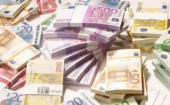 Українців попередили, яких купюр євро треба негайно позбутися