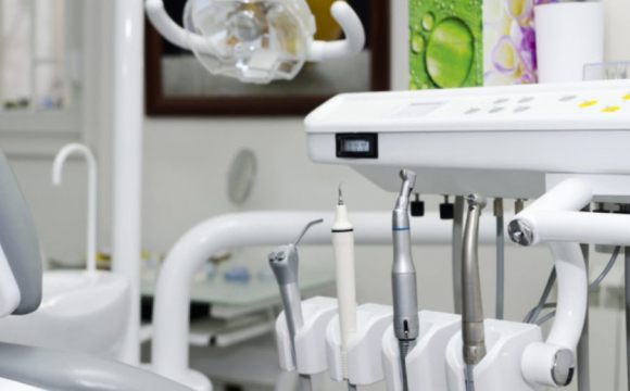 Під час візиту до стоматолога трагічно загинула 17-річна дівчина