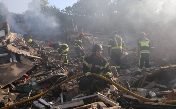 На заході України шукають людину під завалами після масованого удару РФ