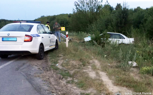 На трасі п'яний водій авто злетів з дороги та перекинувся: є загиблі