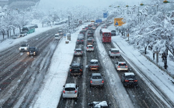 Жителів заходу України закликали готуватися до сильного снігопаду: названа дата