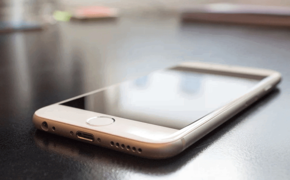 У цьому місці категорично заборонено заряджати телефон