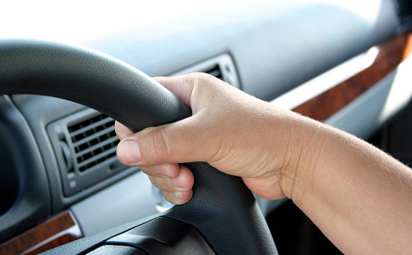 В українців почали масово забирати водійські посвідчення