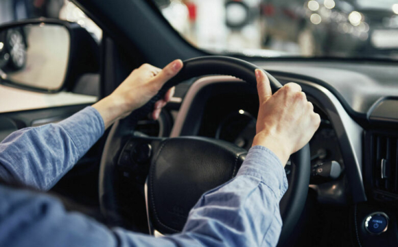 У Луцьку біля авторинку у чоловіка вкрали авто: деталі