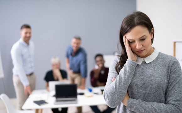 Назвали 4 знаки Зодіаку, яким краще не довіряти таємниці