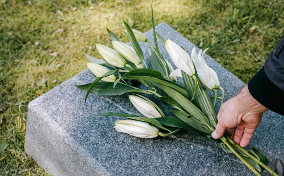 Що можна і не можна робити на кладовищі у поминальні дні