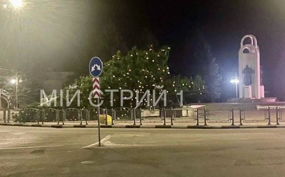 На заході України впала головна ялинка міста