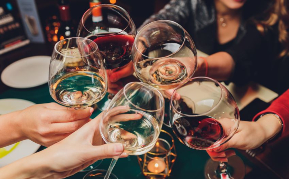 Яким знакам Зодіаку сьогодні категорично заборонено вживати алкоголь