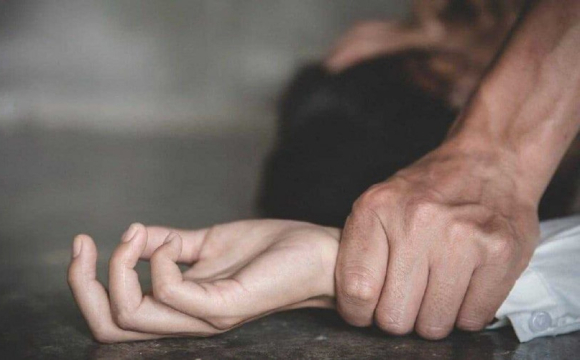 На Волині чоловік неодноразово гвалтував 14-річну дитину