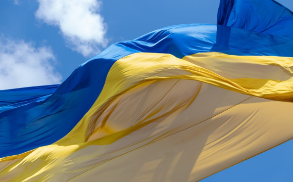 В Україні приспустили головний прапор України: що сталося