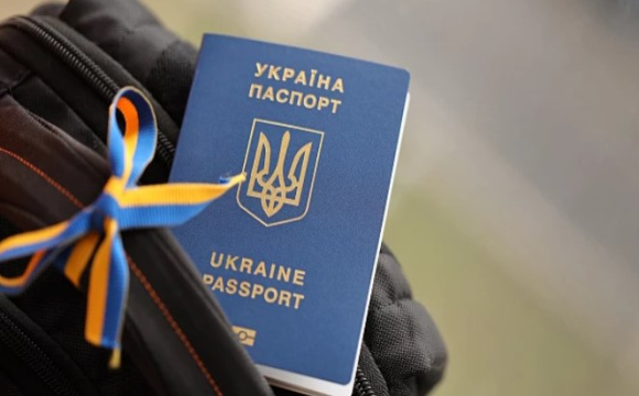 В Україні скасували тимчасовий порядок дії паспортів: як тепер перетнути кордон