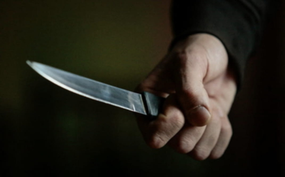 На заході України чоловік з ножем напав на працівників ТЦК та поранив їх у шию