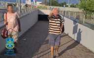 У Києві двоє нетверезих чоловіків побили волонтерку через українську мову