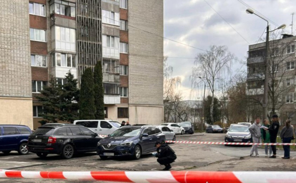 У Львові на вулиці чоловік перерізав горло військовому ТЦК: його розшукують