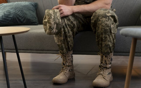 На Волині військовий вдарив чоловіка хокейною ключкою