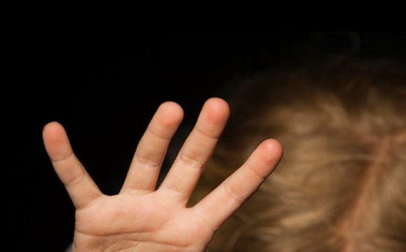 На заході України 19-річний хлопець згвалтував дитину
