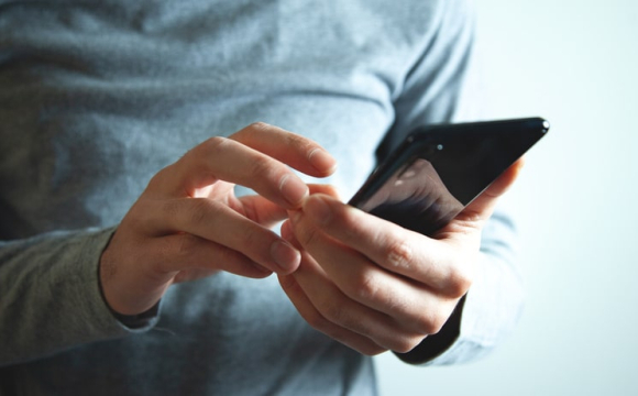 На Волині чоловік розіслав знайомим пікантні фото