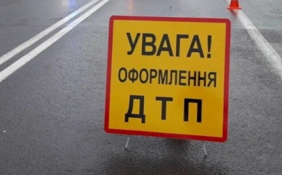 На Волині мотоцикл злетів з дороги: постраждала 10-річна дитина