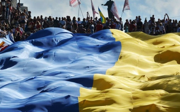 На Волині розгорнули гігантський прапор