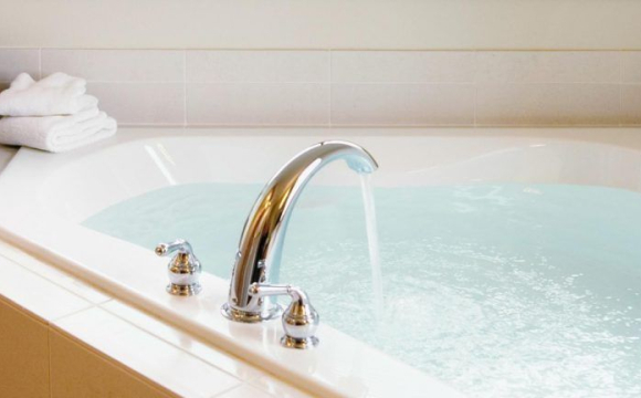 Експерт розповів, скільки хвилин можна приймати ванну