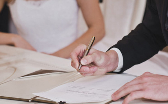 В Україні можуть дозволити шлюб з 14 років?