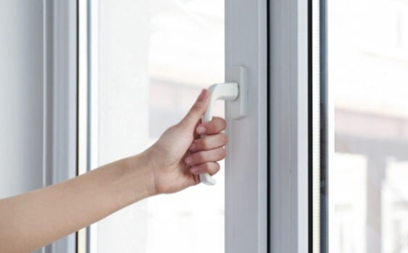 Жителів Луцька закликали терміново зачинити вікна