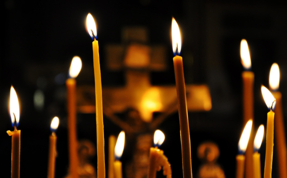 Як правильно ставити свічку в церкві