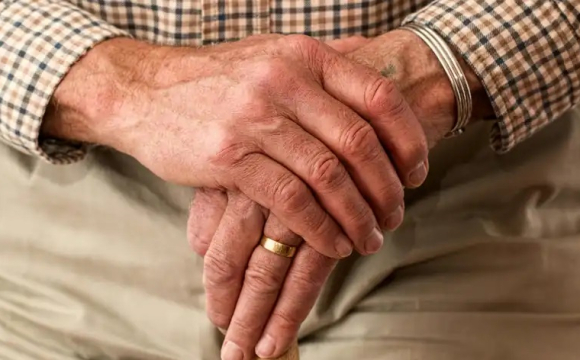 Українським пенсіонерам підвищать пенсії: коли та на скільки