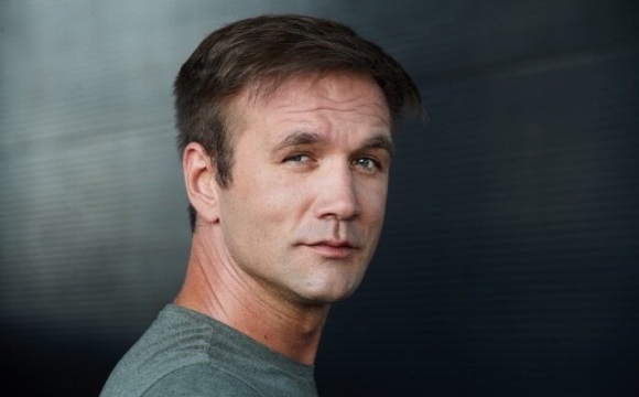 Відомий український актор виїхав з України під час війни: що він говорить про РФ