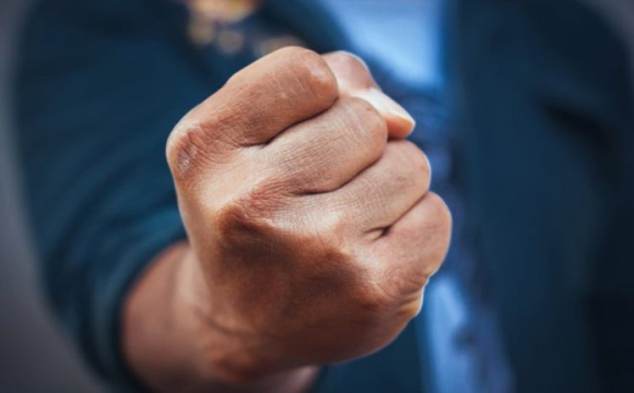 Двоє волинян жорстоко побили чоловіка, прив’язаного до стовпа