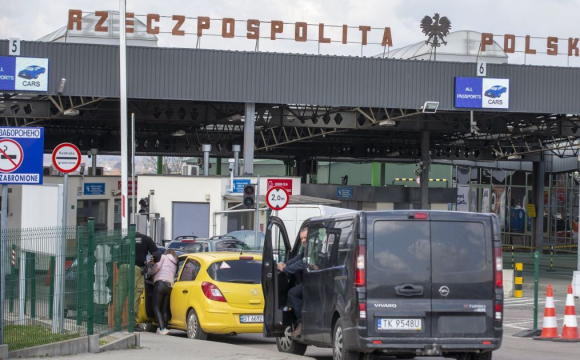 Українців розвертають додому: через що можуть не випустити за кордон