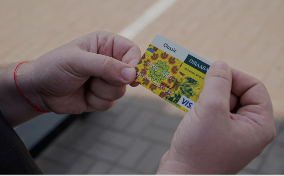 Українцям блокують картки із пенсіями: що робити