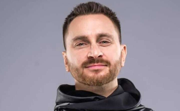 Відомий співак вперше після гучного розлучення розсекретив нову кохану