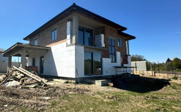 На Волині депутат відряджав залізничників будувати приватний будинок: деталі
