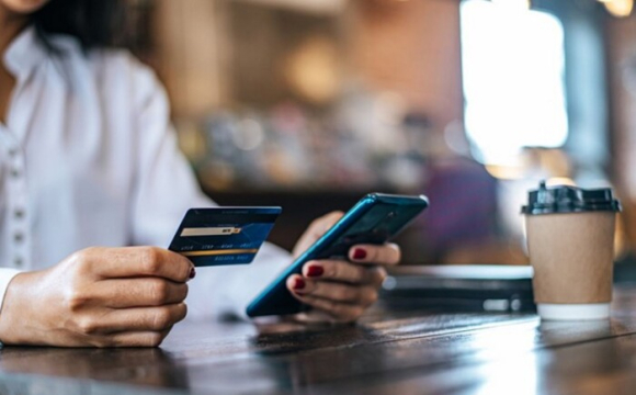 Українців масово штрафують за перекази грошей з картки на картку