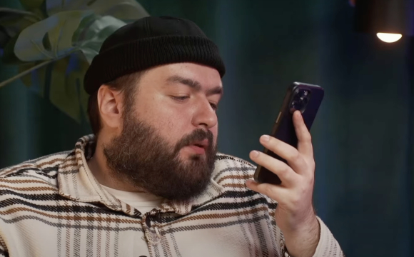 Удар РФ пошкодив квартиру відомого українського гумориста