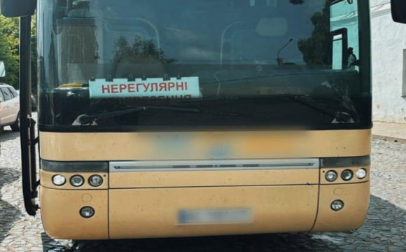 У Луцьку автобус із дітьми зупинили через підозрілі документи у водія: що відомо