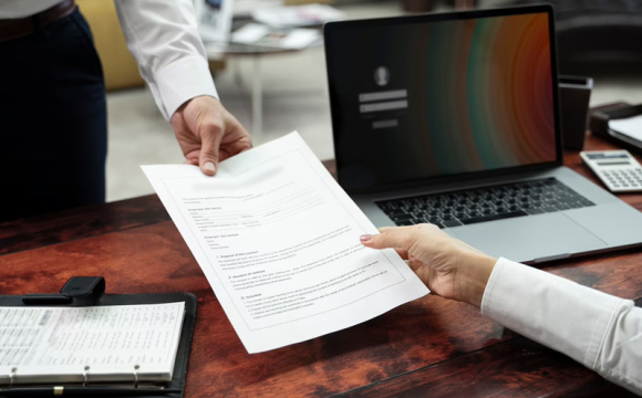 Українців почнуть звільняти з роботи найближчим часом: кого це торкнеться