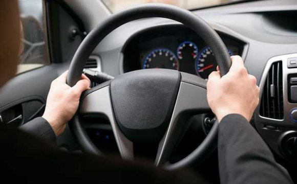 Водії можуть отримати штраф за пасажира в авто