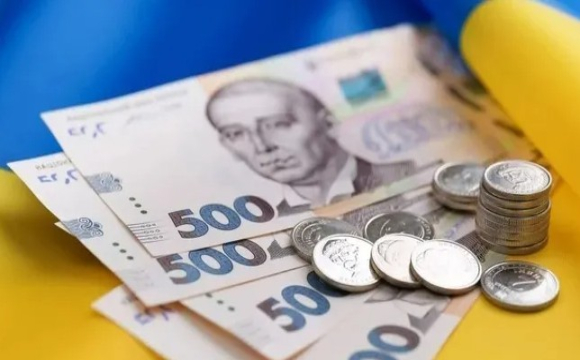 Українцям виплатять допомогу до Дня Незалежності: хто і скільки отримає