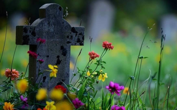 Що заборонено залишати на кладовищі
