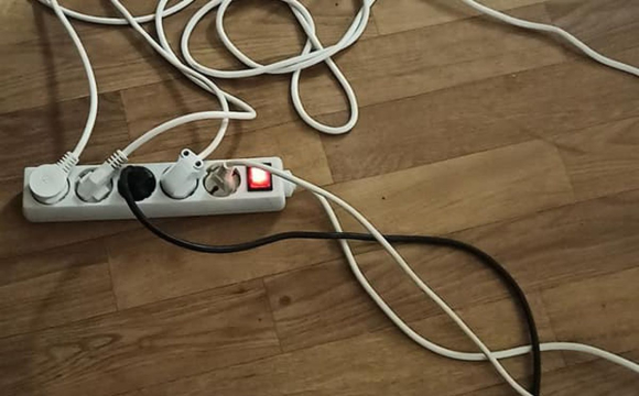 Ці електроприлади категорично заборонено підключати до подовжувачів