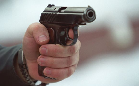 На Волині підліток вистрілив у себе з пістолета
