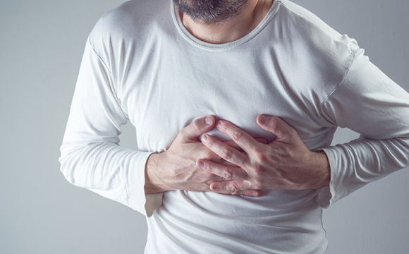 Названо 4 тривожні сигнали, які попереджають про серцевий напад