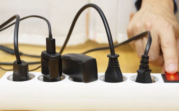 В Україні «скаче» напруга: які прилади під загрозою