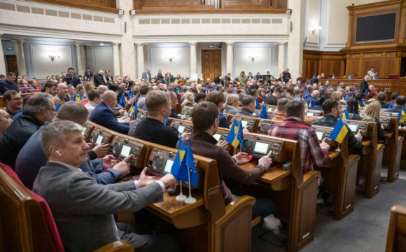 Депутати в Україні масово залишають мандати: у чому причина