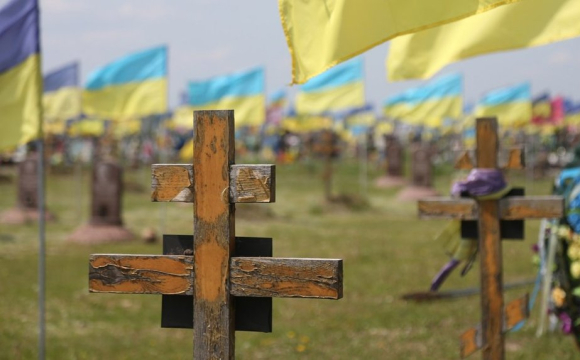 На заході України невідомі пошкодили могили військових