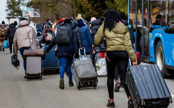 Одна з країн ЄС пропонує біженцям добровільно повернутися в Україну