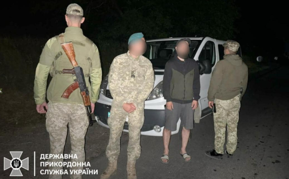 На заході України чоловік видавав себе за військового, щоб виїхати з країни
